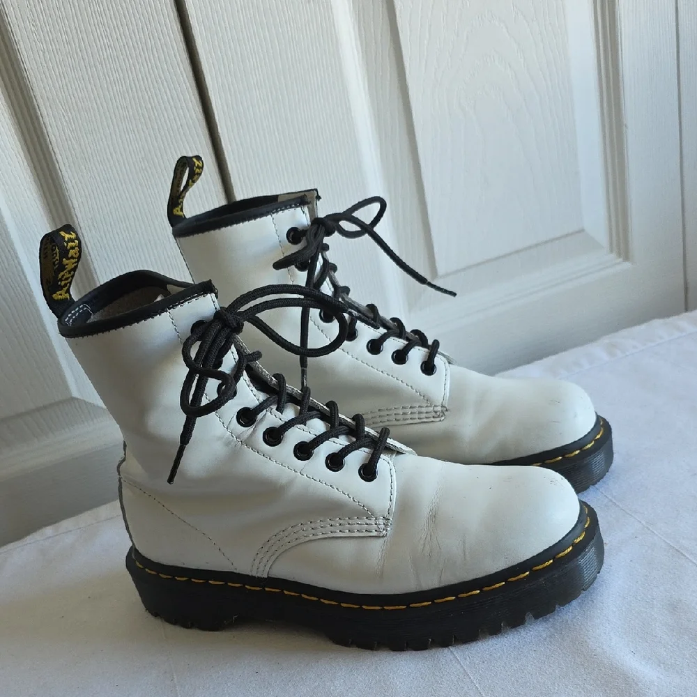 Dr. Martens White Boots with Black Soles Womens Size 7, Mens Size 6 - Picture 1 of 17